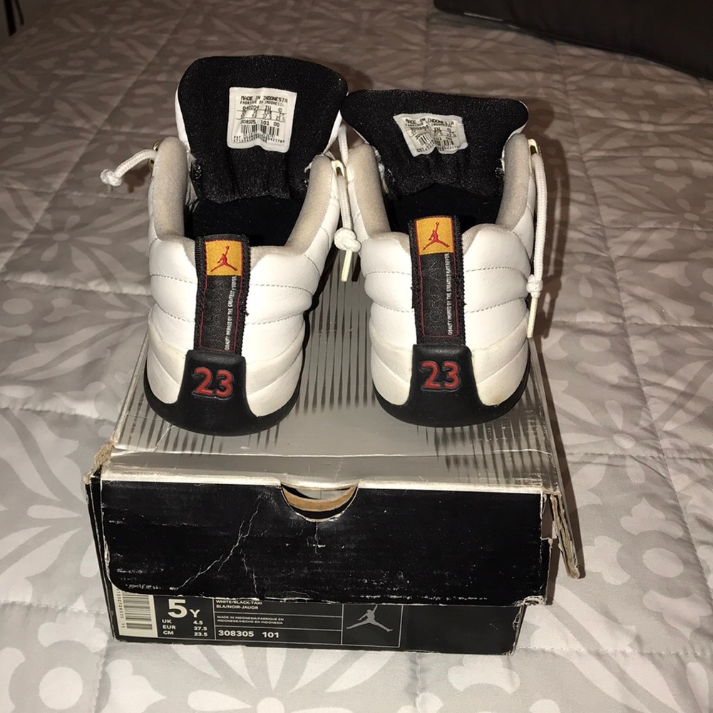 AIR JORDAN 12 RETRO LOW (youth size)